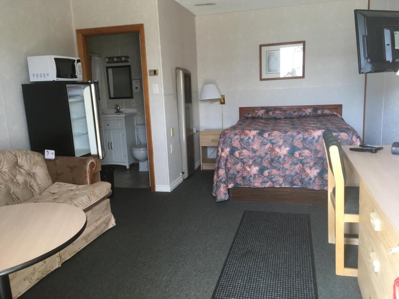 Winkys Motel Estevan Exterior photo