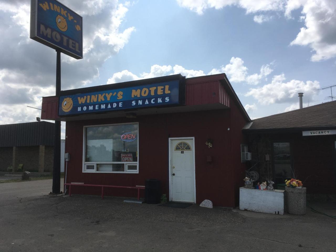 Winkys Motel Estevan Exterior photo