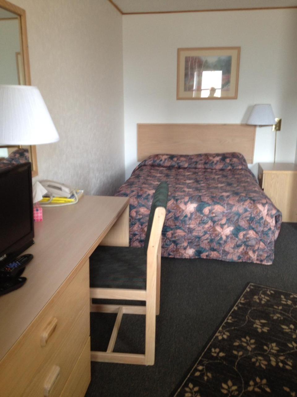 Winkys Motel Estevan Exterior photo